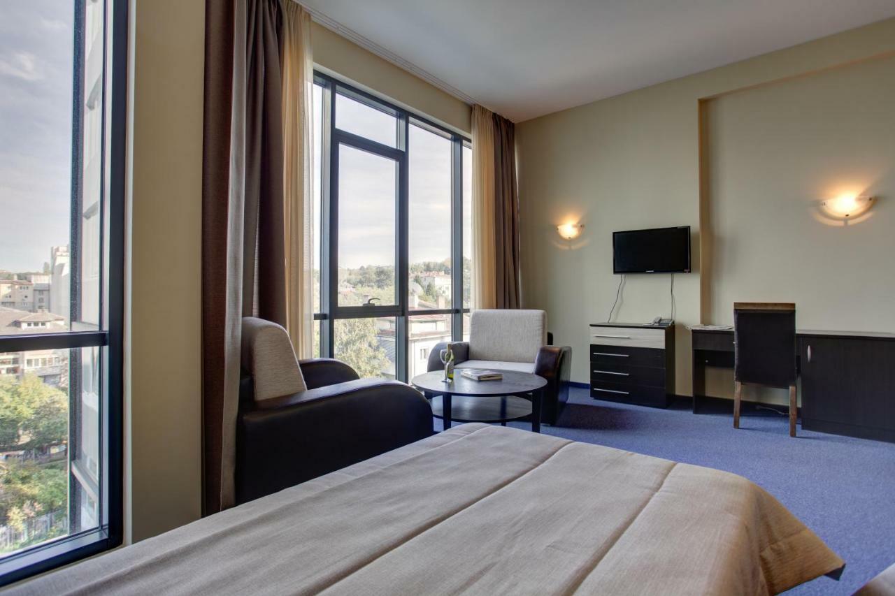 Hemus Hotel Sofia Exterior photo